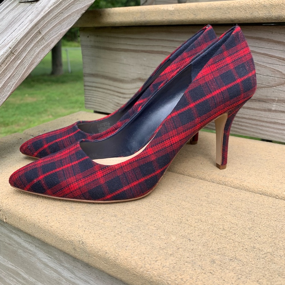 Tartan pumps